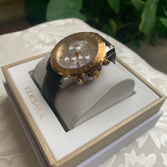 New Versace Watch - Picture 2 of 11